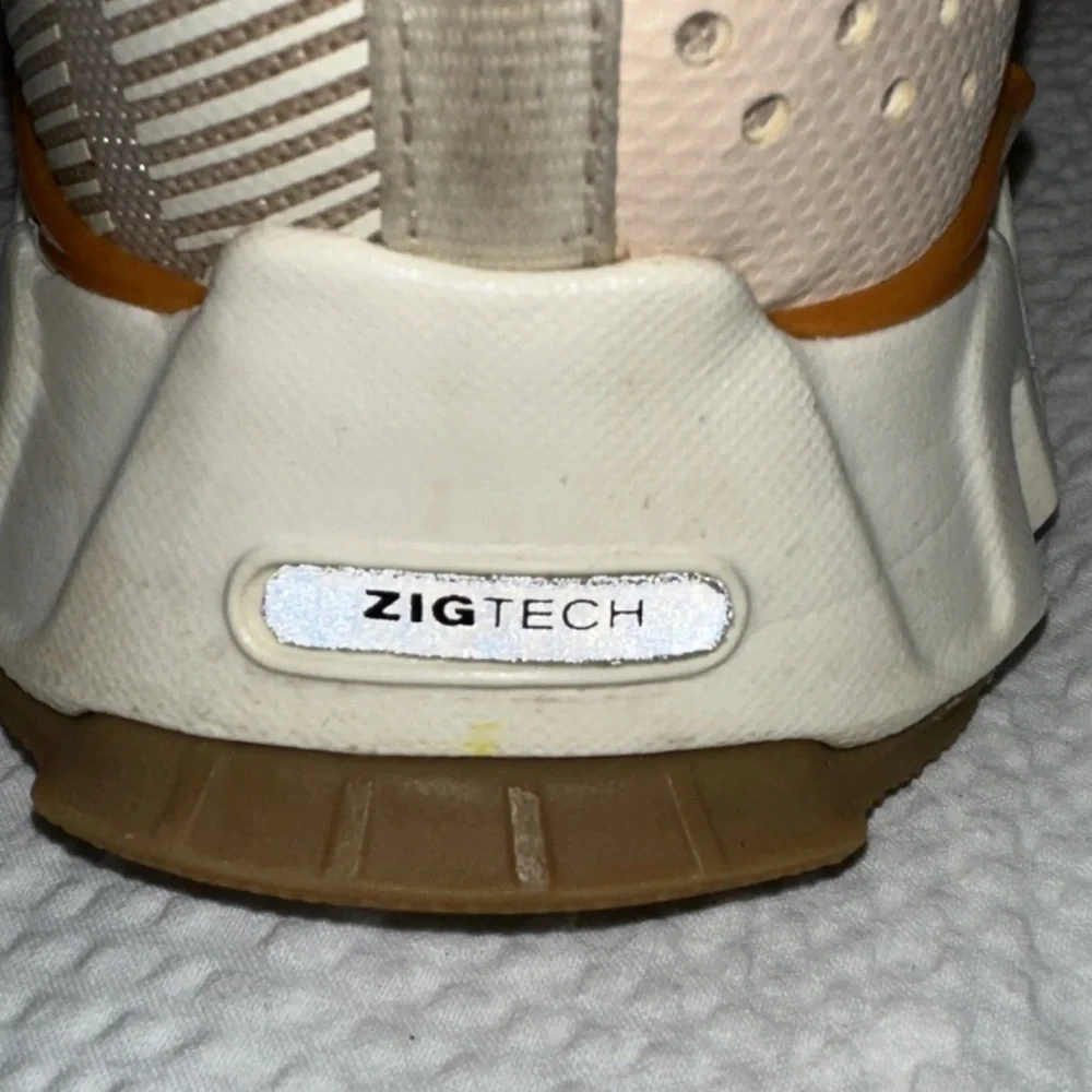 Reebok. Women's ZigWild Trail 6 Shoes Sz Wms 9‎ Soft Ecru
